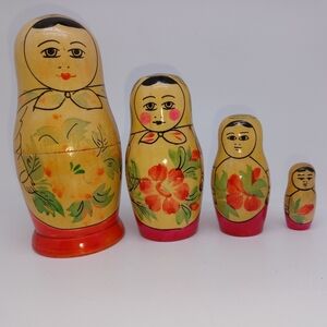 Vintage Matroshka Russian Nesting Doll USSR Hand Painted 4 pc